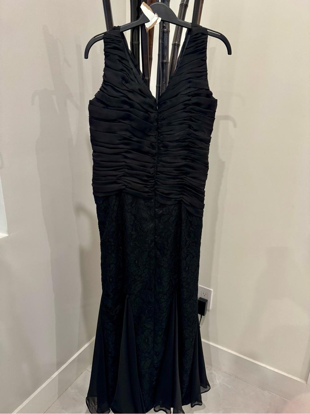 Elegant Black Ruched Lace Evening Dress